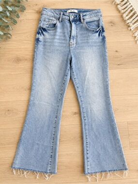 Willow & Root The Cropped Flared Out Jeans Size 26 Light Wash Raw Hem